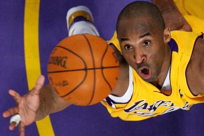 Das Trikot von Bryant, in dem er für die Lakers debütierte, wurde für 7 Millionen Dollar verkauft