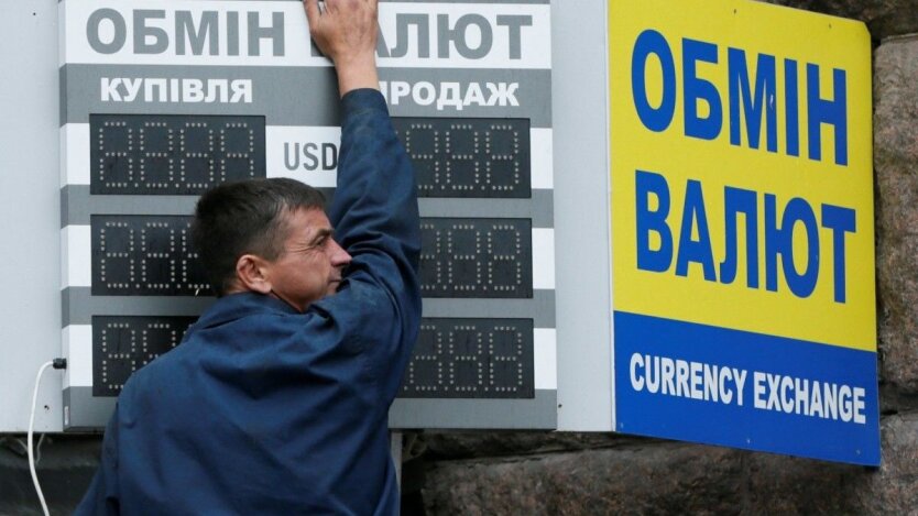 Der Kurs wird überraschen: Wie viel müssen die Ukrainer bis zum Ende des Jahres für 100 Dollar zahlen