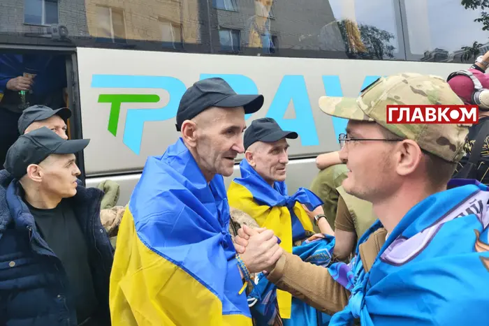 Обмен пленными: новые детали возвращения защитников и трогающие фото
