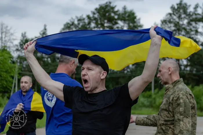 СБУ показала ексклюзивні фото та відео обміну полоненими
