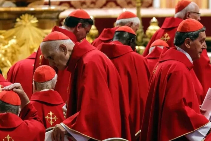 Cardinals are fed at the conclave