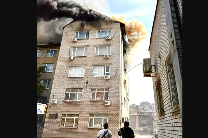 У Запоріжжі росіяни влучили у будівлю університету (фото)