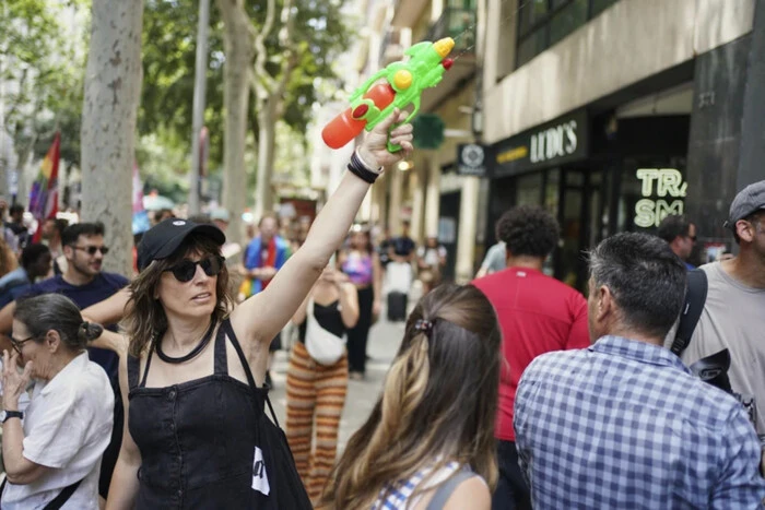 The Spaniards resorted to an unusual method against the influx of tourists