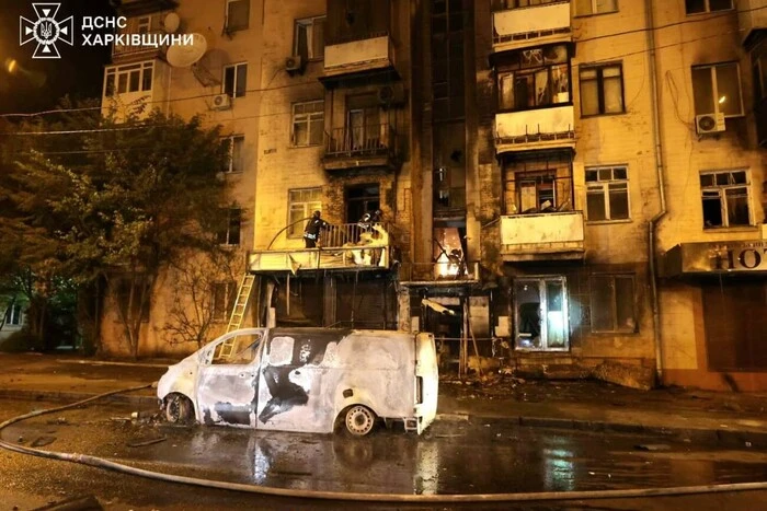 Зеленський розмовляє з постраждалими в Харкові