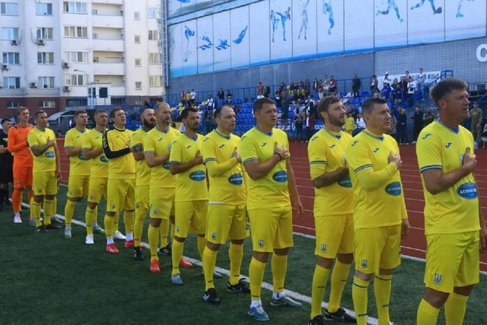W Kijowie gwiazdy futbolu rozegrały mecz towarzyski z bohaterami frontu
