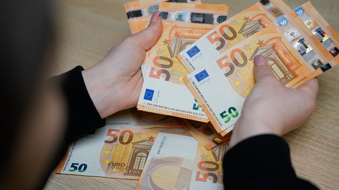 The Euro will be introduced in another country - where this will happen from January 1