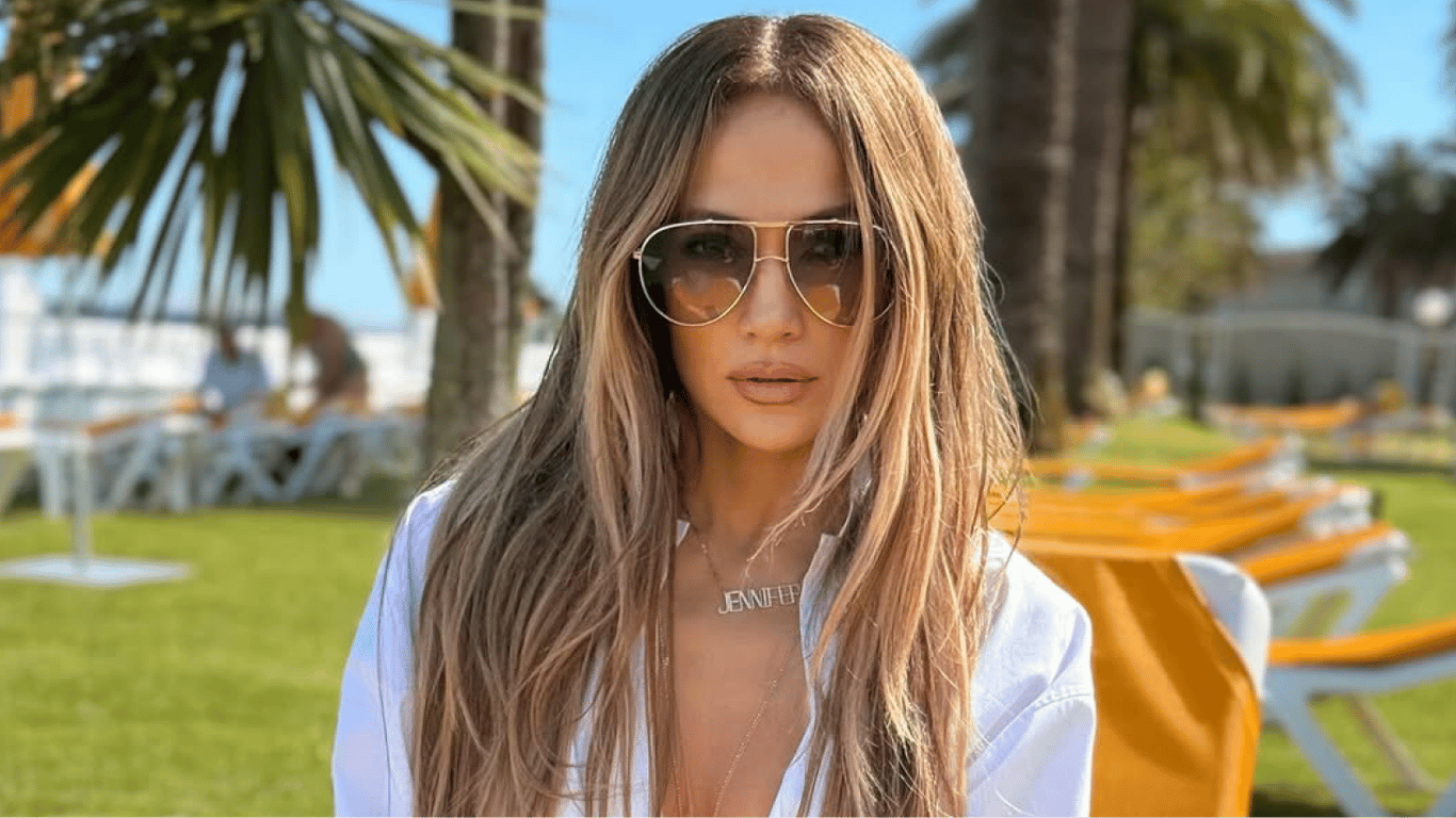 J.Lo at 55 stunned with her figure in a swimsuit — photo