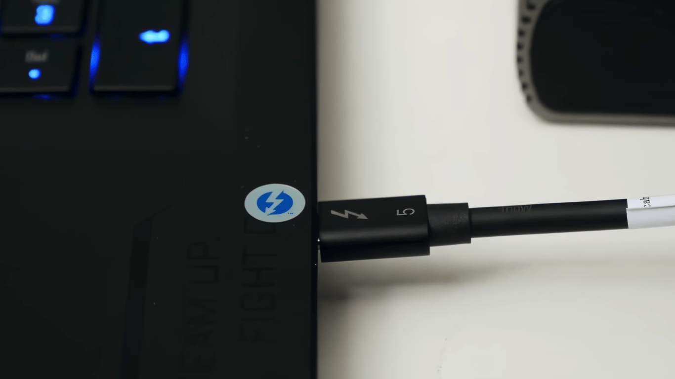 Не просто символ — что означает молния на USB-кабеле