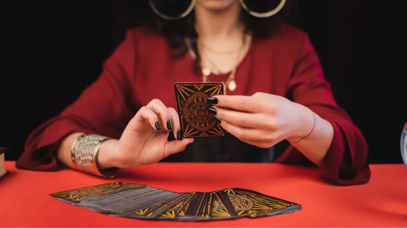Tarot predicts fateful events for these zodiac signs until the end of July