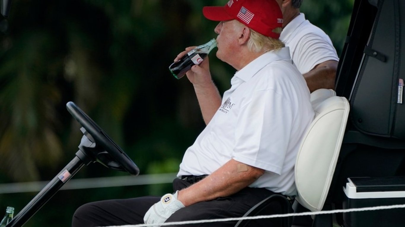 Трамп замінив склад Coca-Cola — чому це може розорити фермерів
