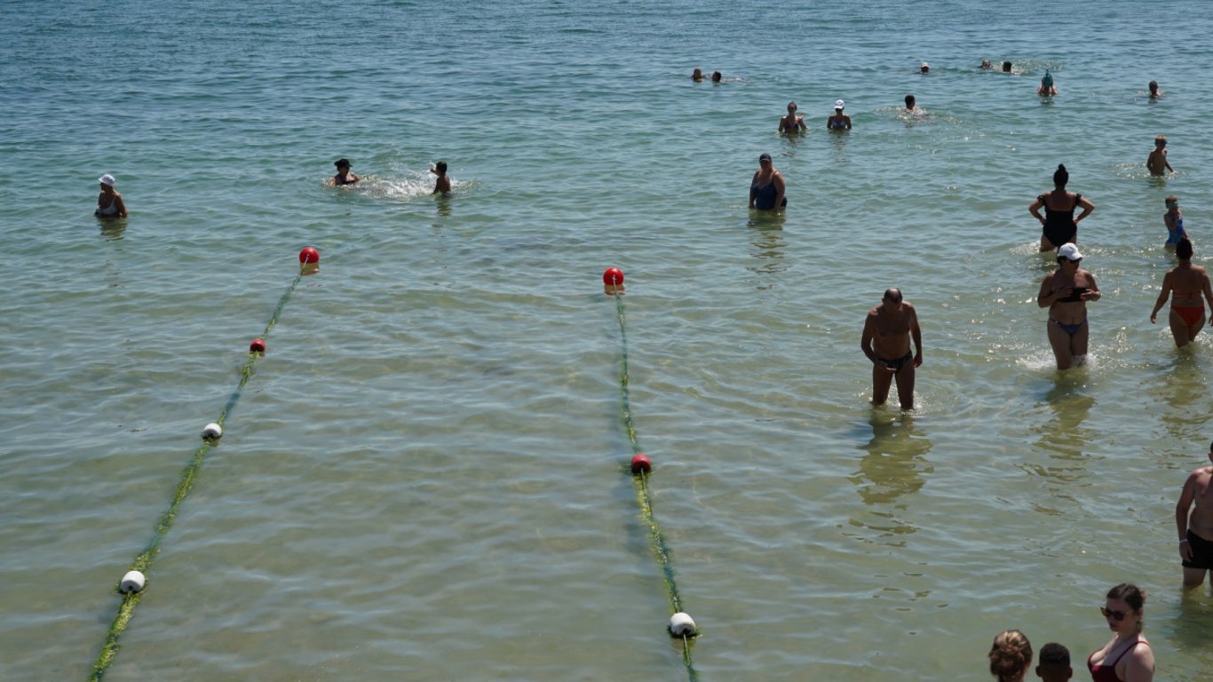 Курортный сезон под угрозой — вода в море у Одессы изменилась