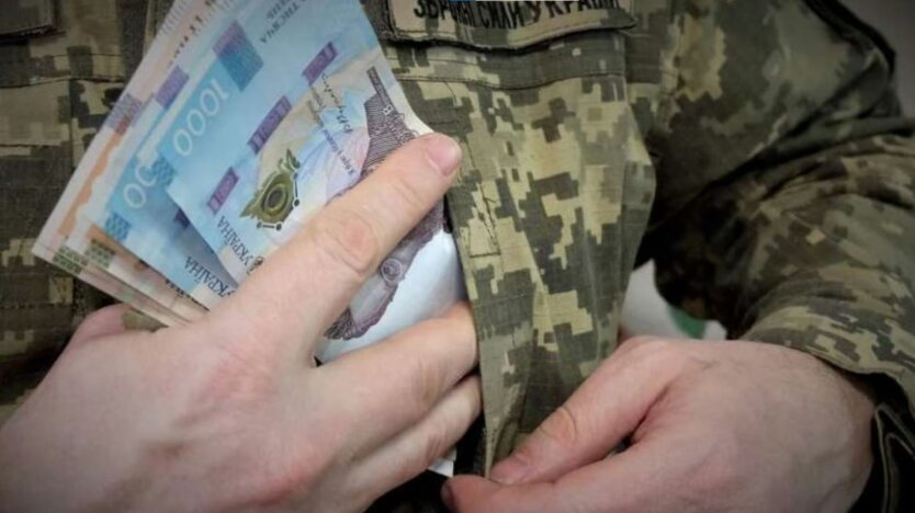 Не лише оклад: які виплати та бонуси можуть отримати військові з 1 травня